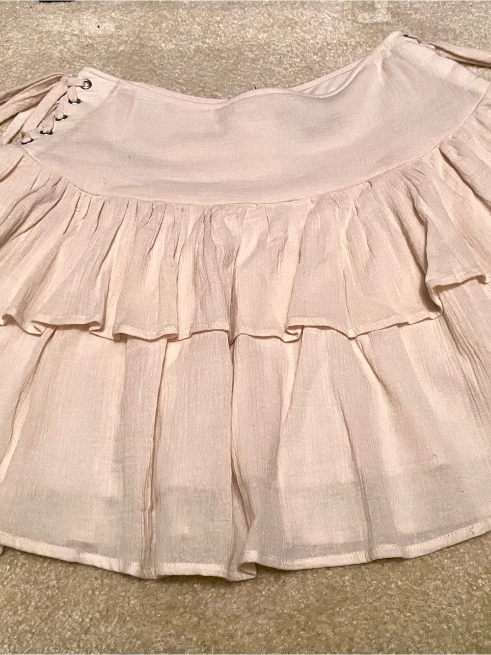 Hot Topic “Thorn and Fable” Cream Ruffled Tiered Skirt